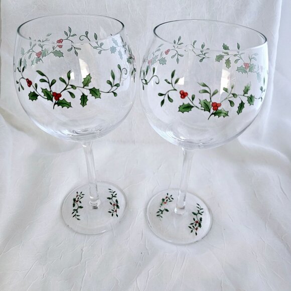 Holly Berry Holiday Balloon Wine Glasses 8.5" red wine ice water goblets set- 2 - Picture 5 of 9
